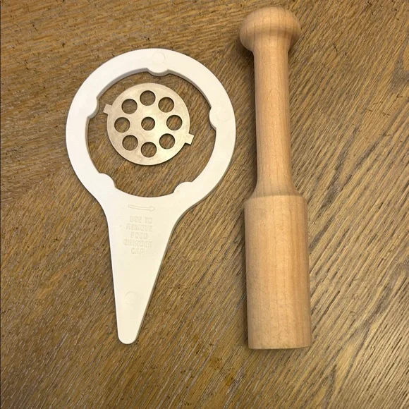 Vintage KitchenAid White Food Grinder Attachment - Picture 7 of 7